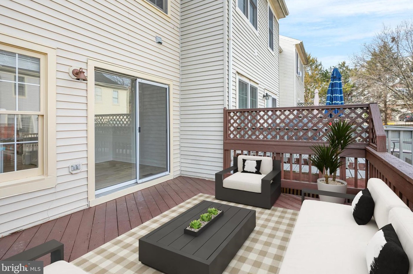6332 Shirey Ln, Centreville VA  20121-4491 exterior