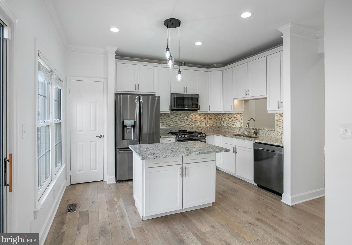 6332 Shirey Ln, Centreville VA  20121-4491 exterior