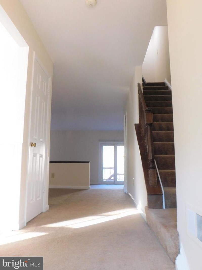 2732 Shawn Leigh Dr, Vienna VA  22181-6137 exterior