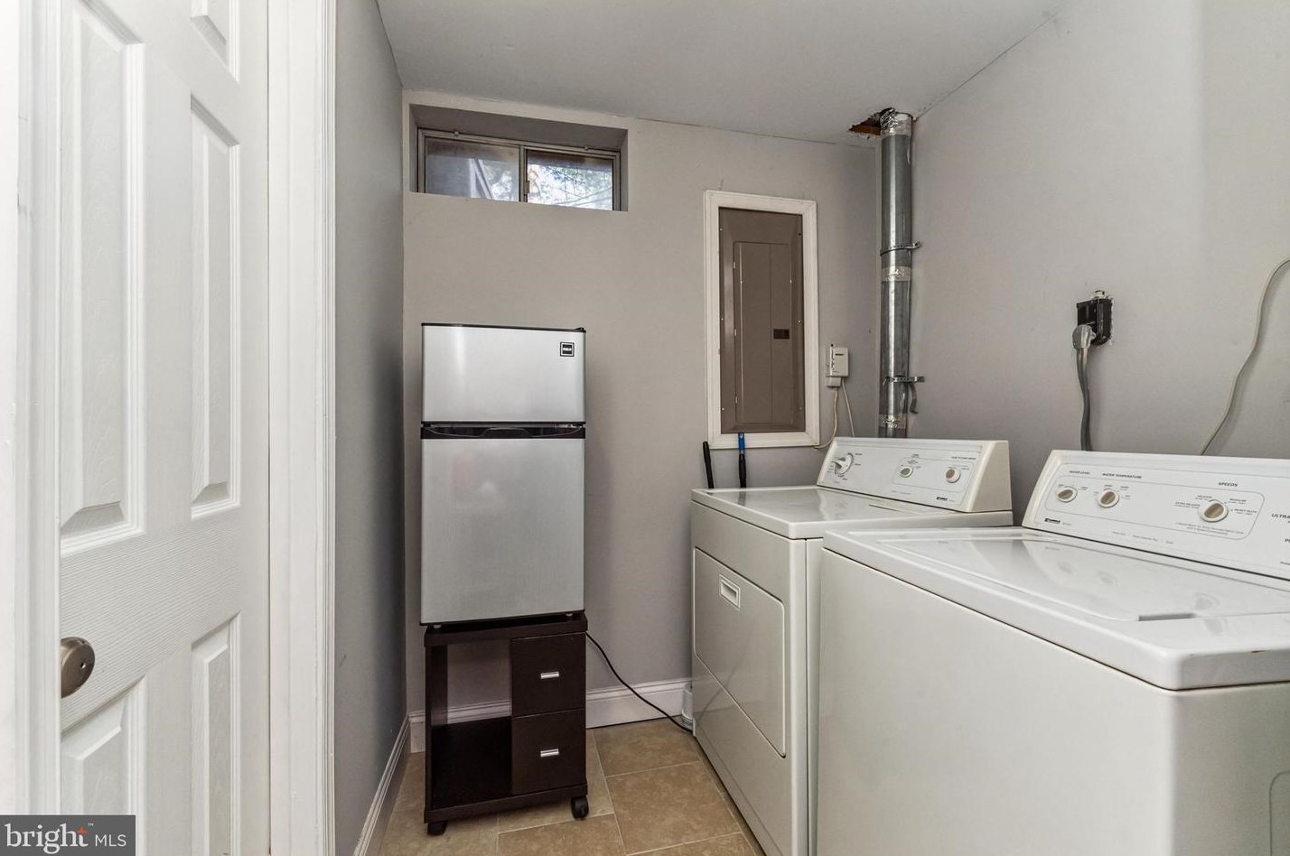14818 Lynhodge Ct, Centreville VA  20120-1861 exterior