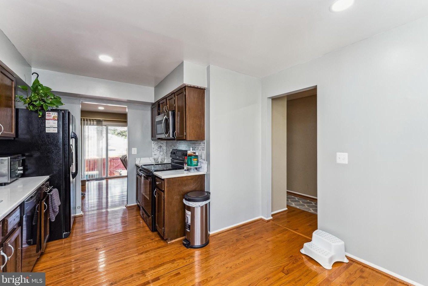 14818 Lynhodge Ct, Centreville VA  20120-1861 exterior