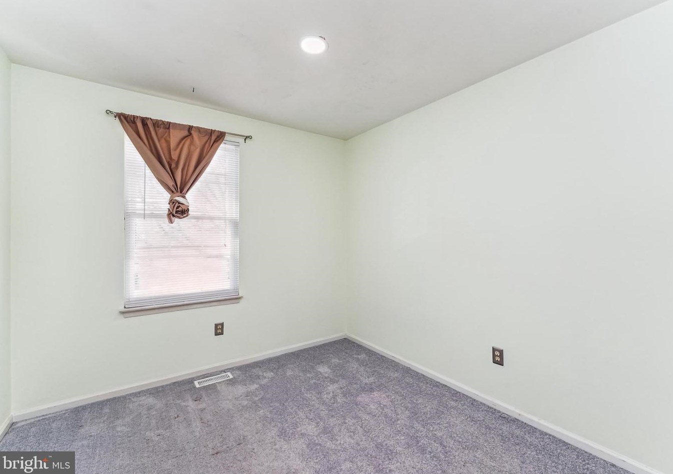 14818 Lynhodge Ct, Centreville VA  20120-1861 exterior