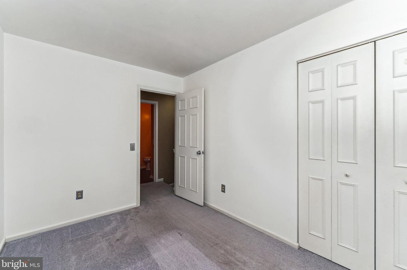 14818 Lynhodge Ct, Centreville VA  20120-1861 exterior