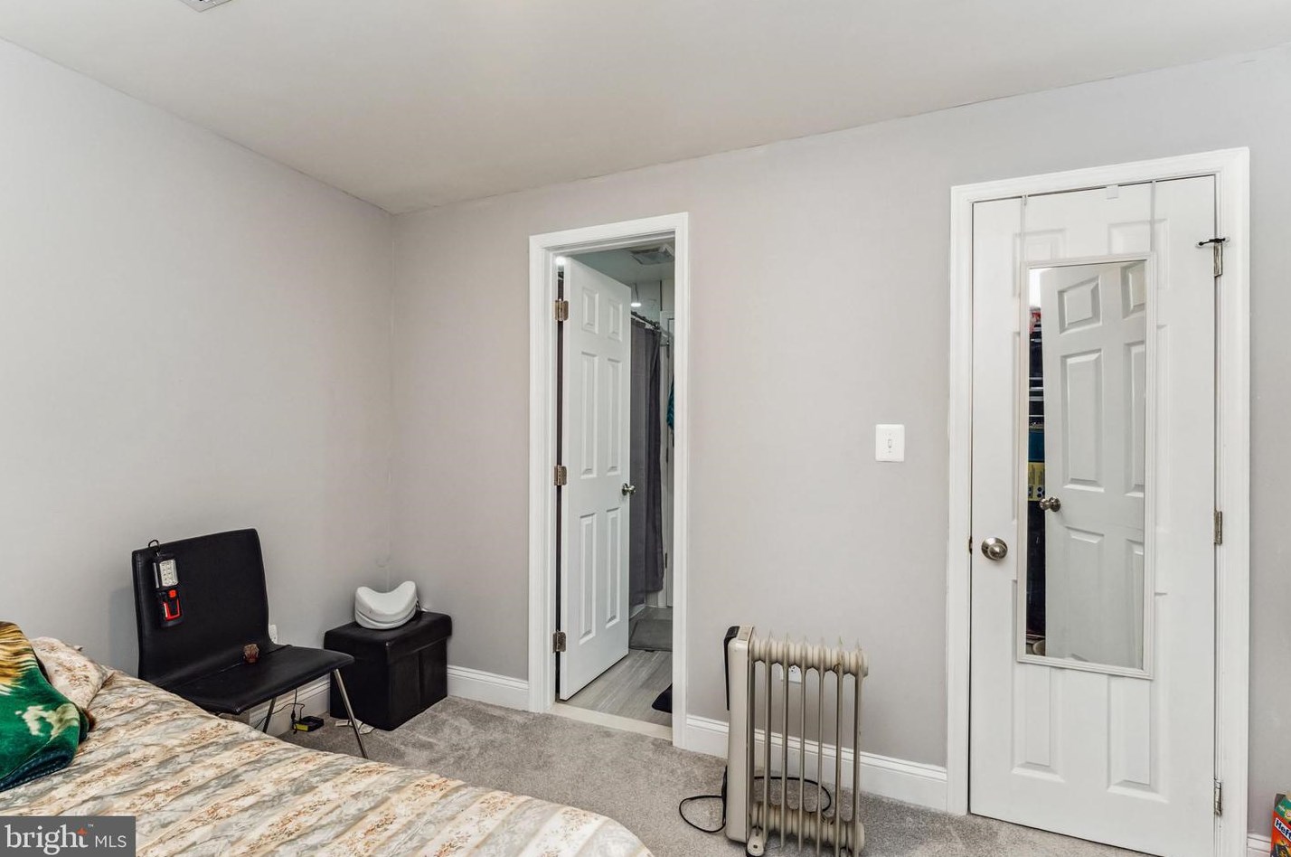 14818 Lynhodge Ct, Centreville VA  20120-1861 exterior