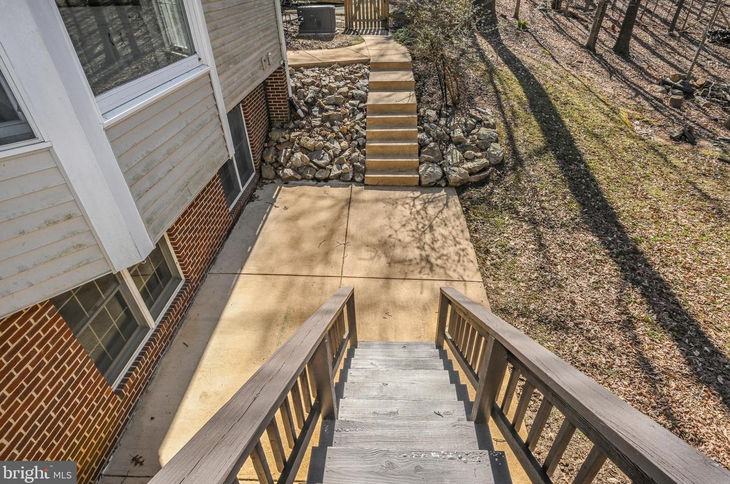 8624 Beaver Pond Ln, Fairfax VA  22039-2702 exterior