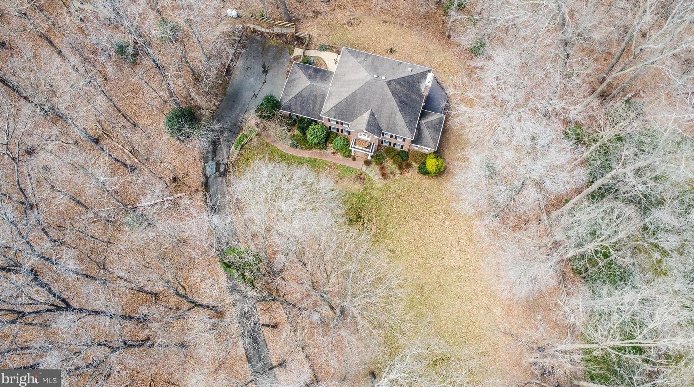 8624 Beaver Pond Ln, Fairfax VA  22039-2702 exterior