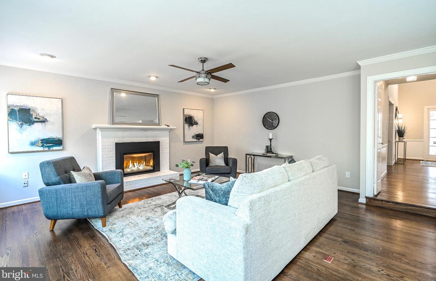 8624 Beaver Pond Ln, Fairfax VA  22039-2702 exterior