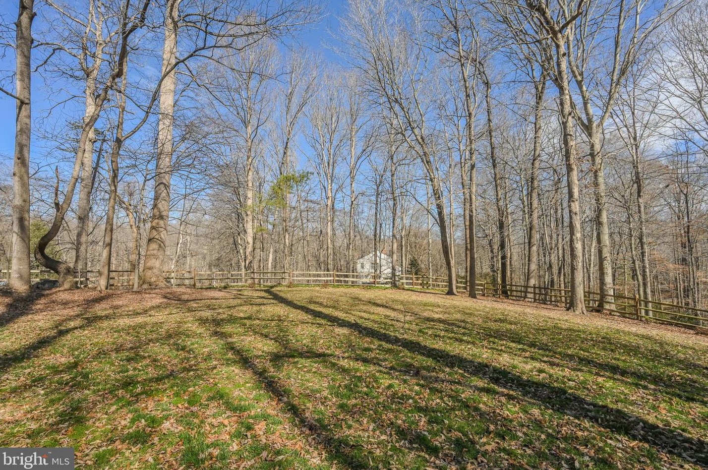 8624 Beaver Pond Ln, Fairfax VA  22039-2702 exterior