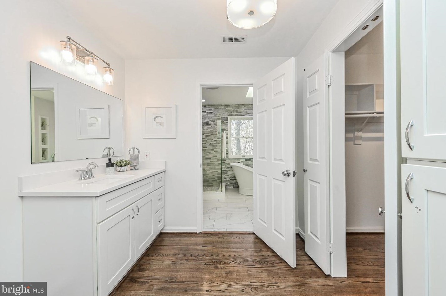 8624 Beaver Pond Ln, Fairfax VA  22039-2702 exterior