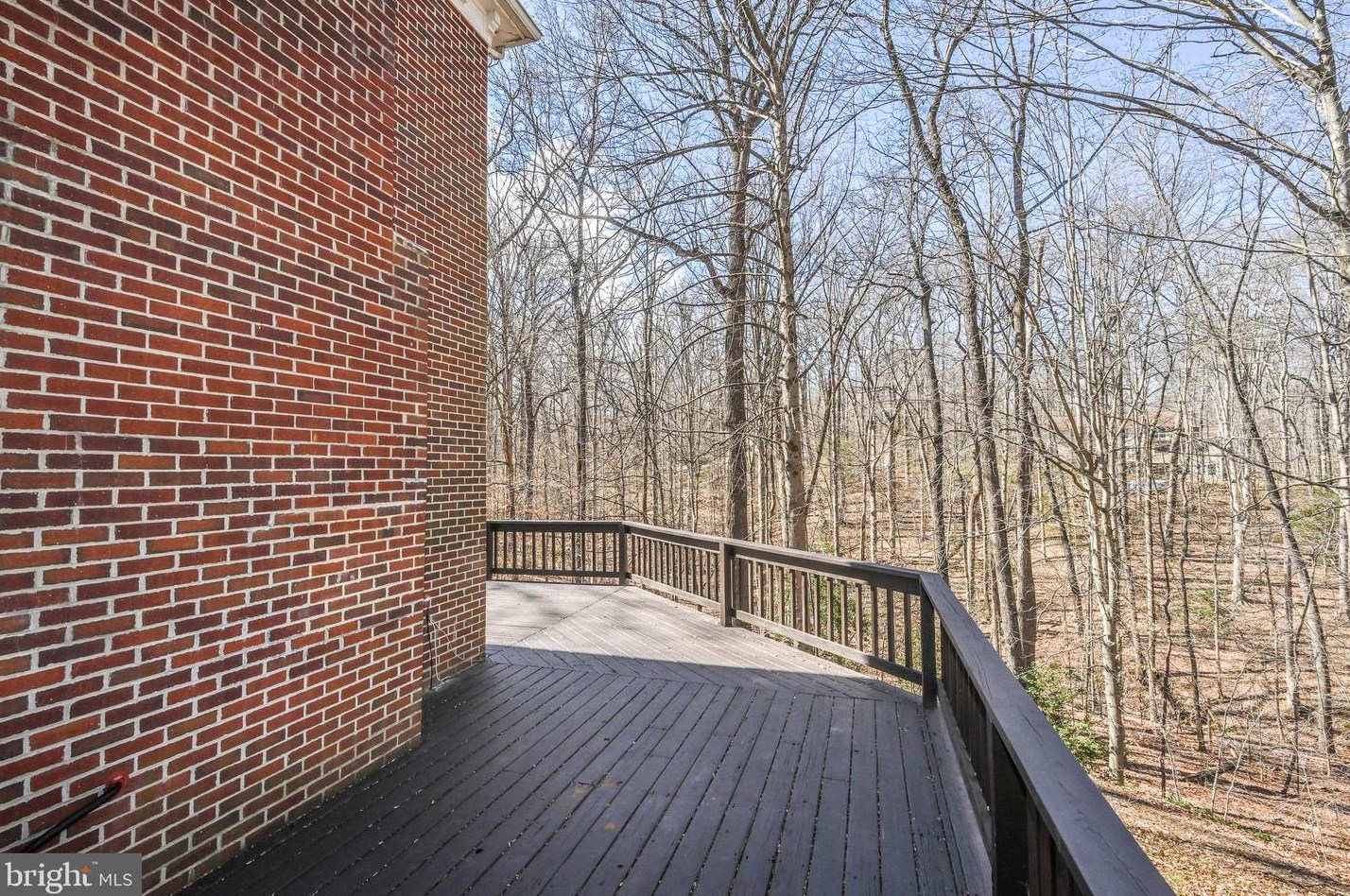 8624 Beaver Pond Ln, Fairfax VA  22039-2702 exterior