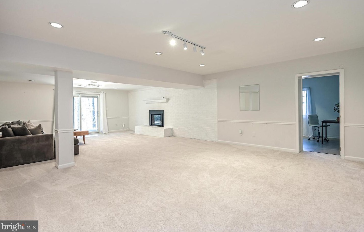 8624 Beaver Pond Ln, Fairfax VA  22039-2702 exterior