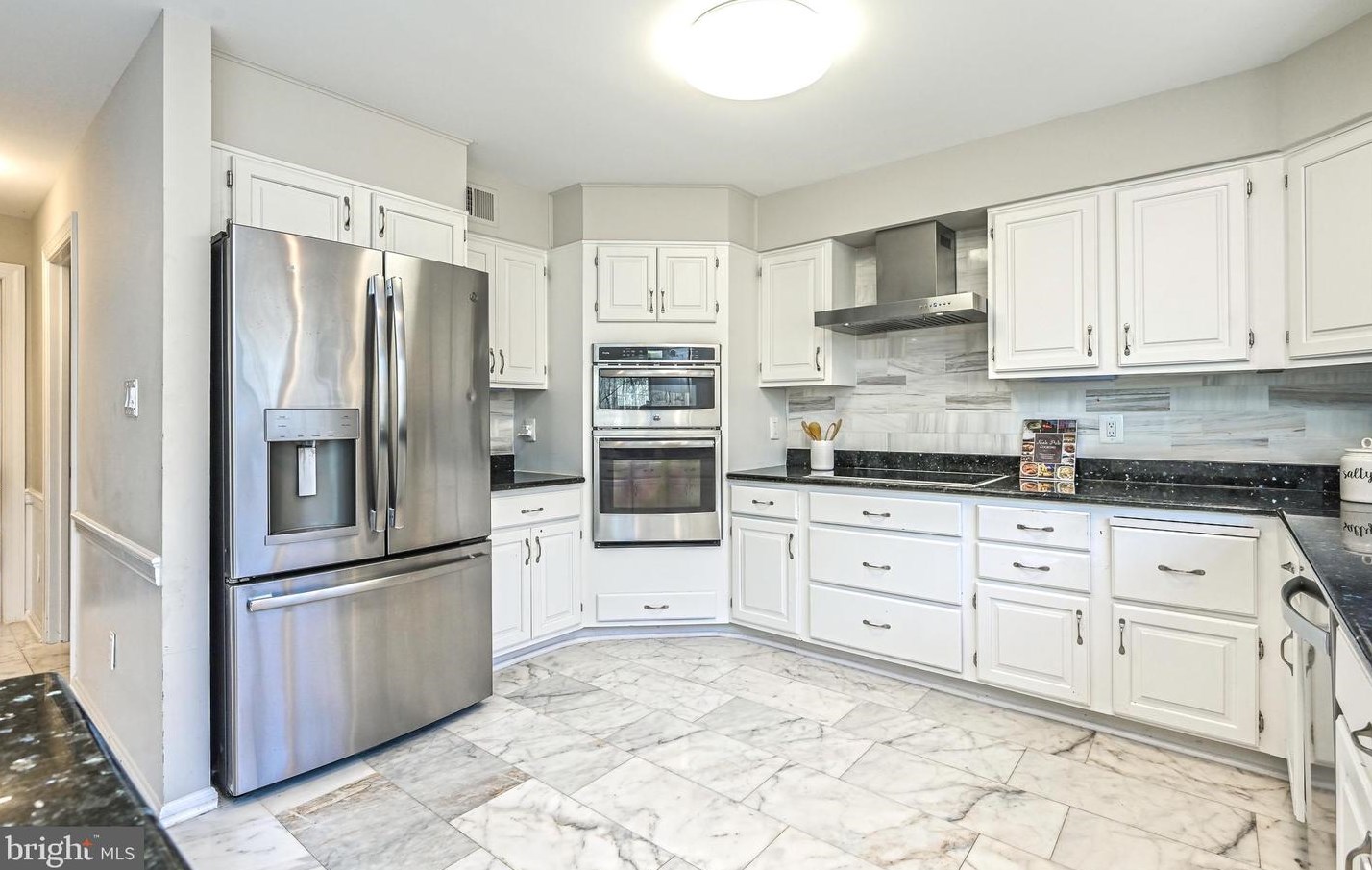 8624 Beaver Pond Ln, Fairfax VA  22039-2702 exterior