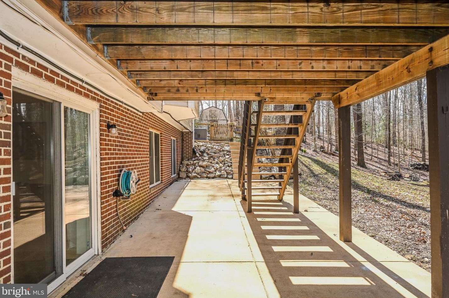 8624 Beaver Pond Ln, Fairfax VA  22039-2702 exterior