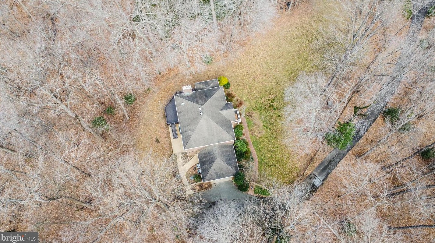 8624 Beaver Pond Ln, Fairfax VA  22039-2702 exterior