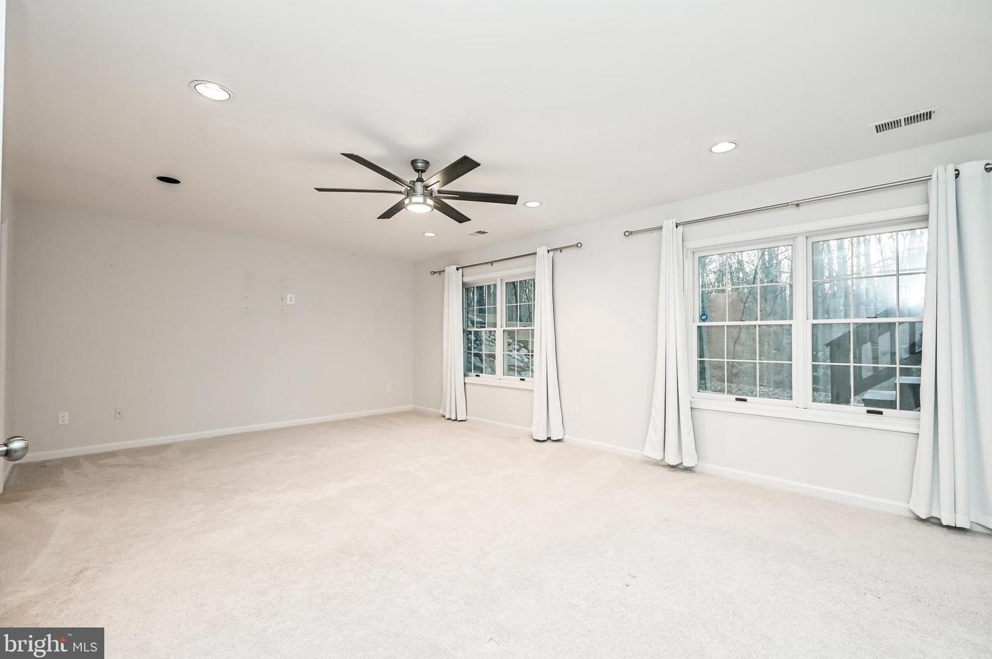 8624 Beaver Pond Ln, Fairfax VA  22039-2702 exterior