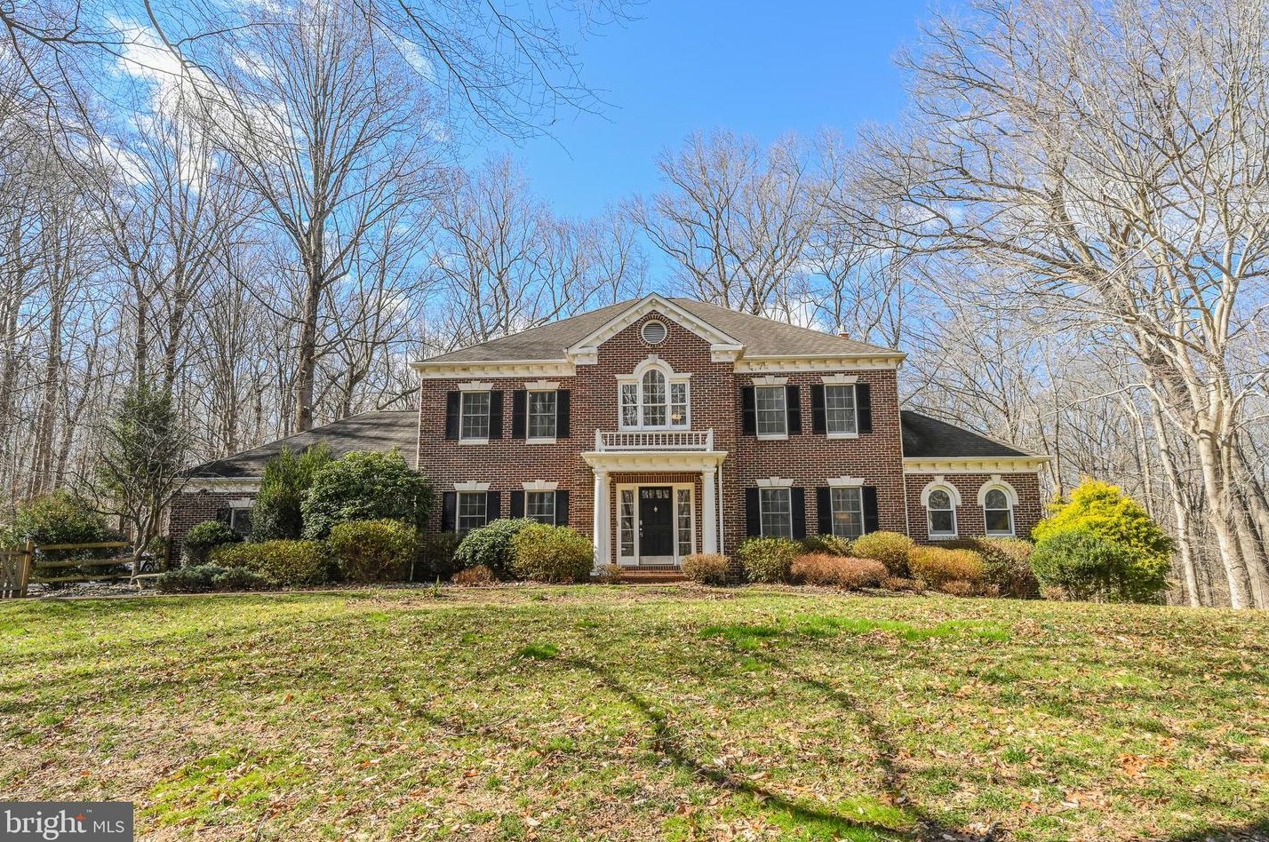 8624 Beaver Pond Ln, Fairfax VA  22039-2702 exterior