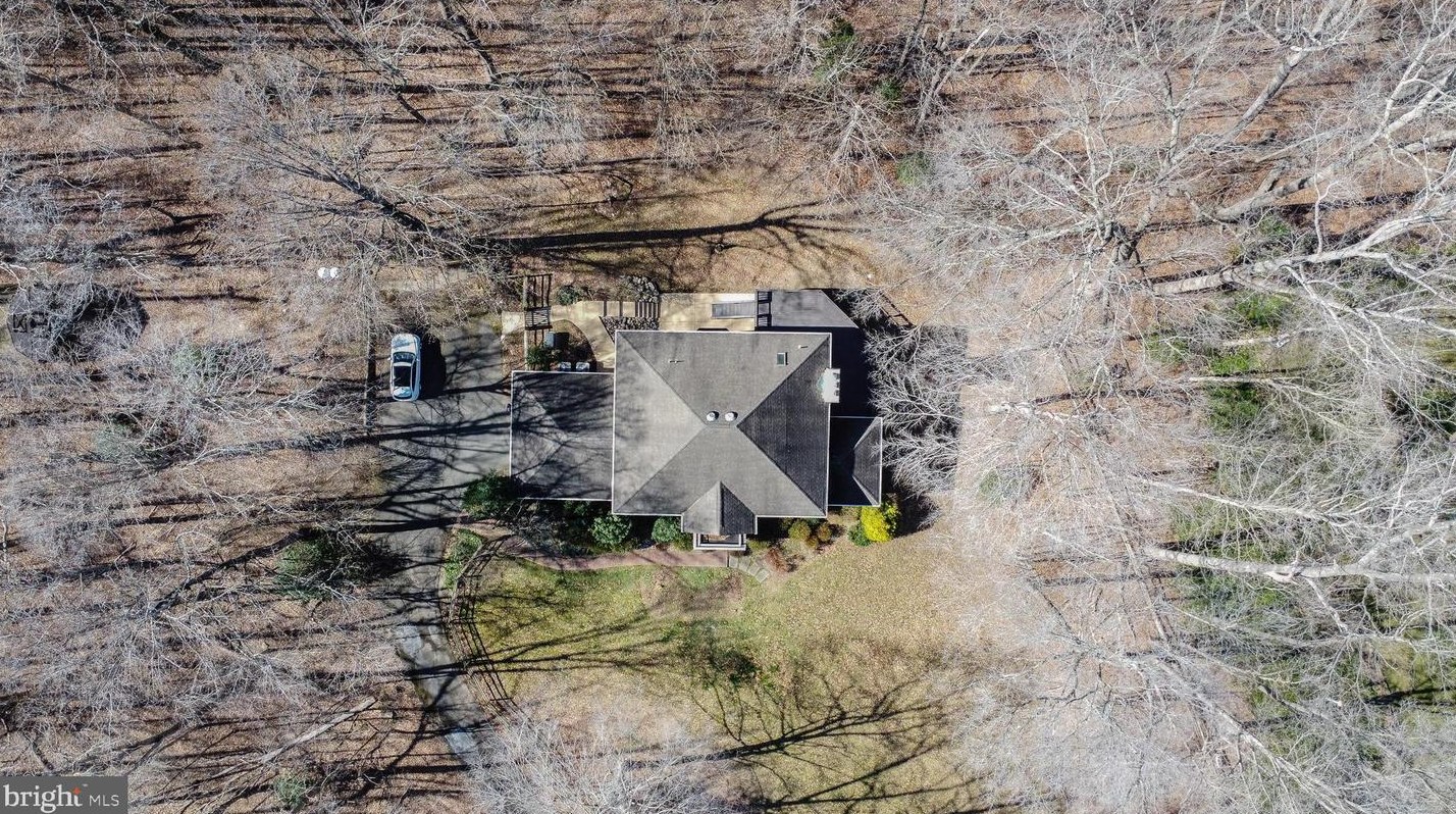 8624 Beaver Pond Ln, Fairfax VA  22039-2702 exterior