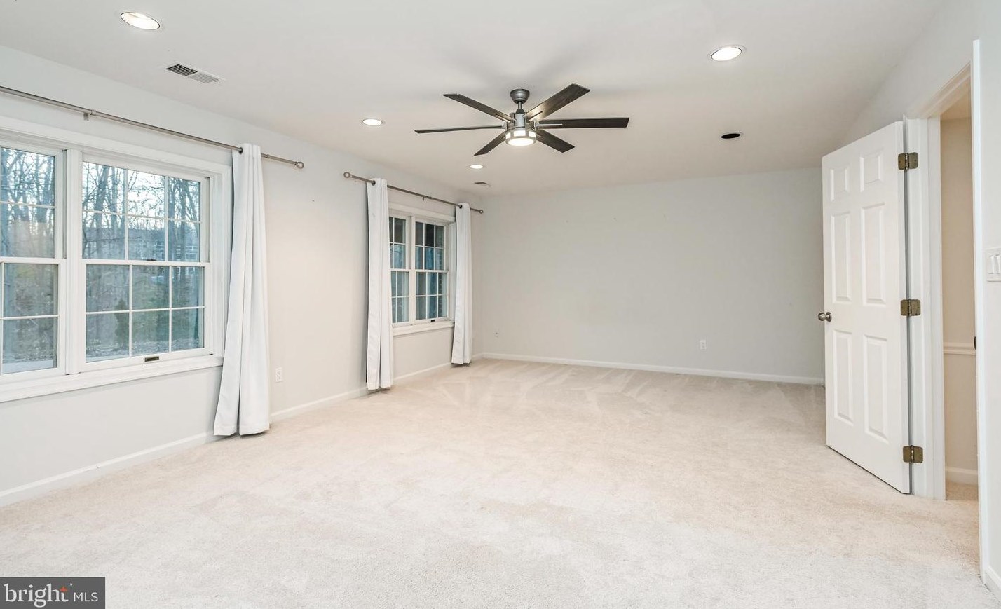 8624 Beaver Pond Ln, Fairfax VA  22039-2702 exterior