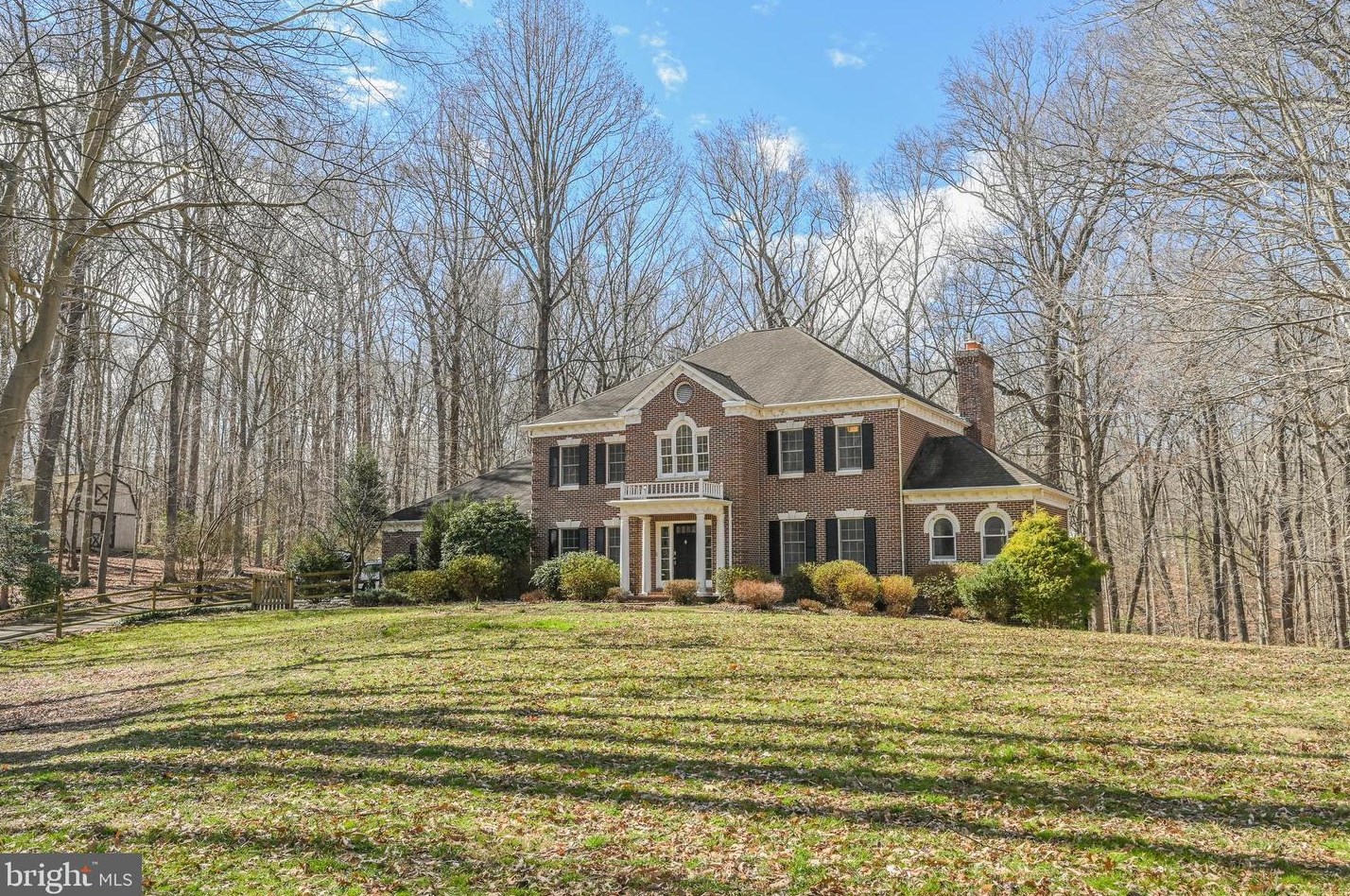 8624 Beaver Pond Ln, Fairfax VA  22039-2702 exterior