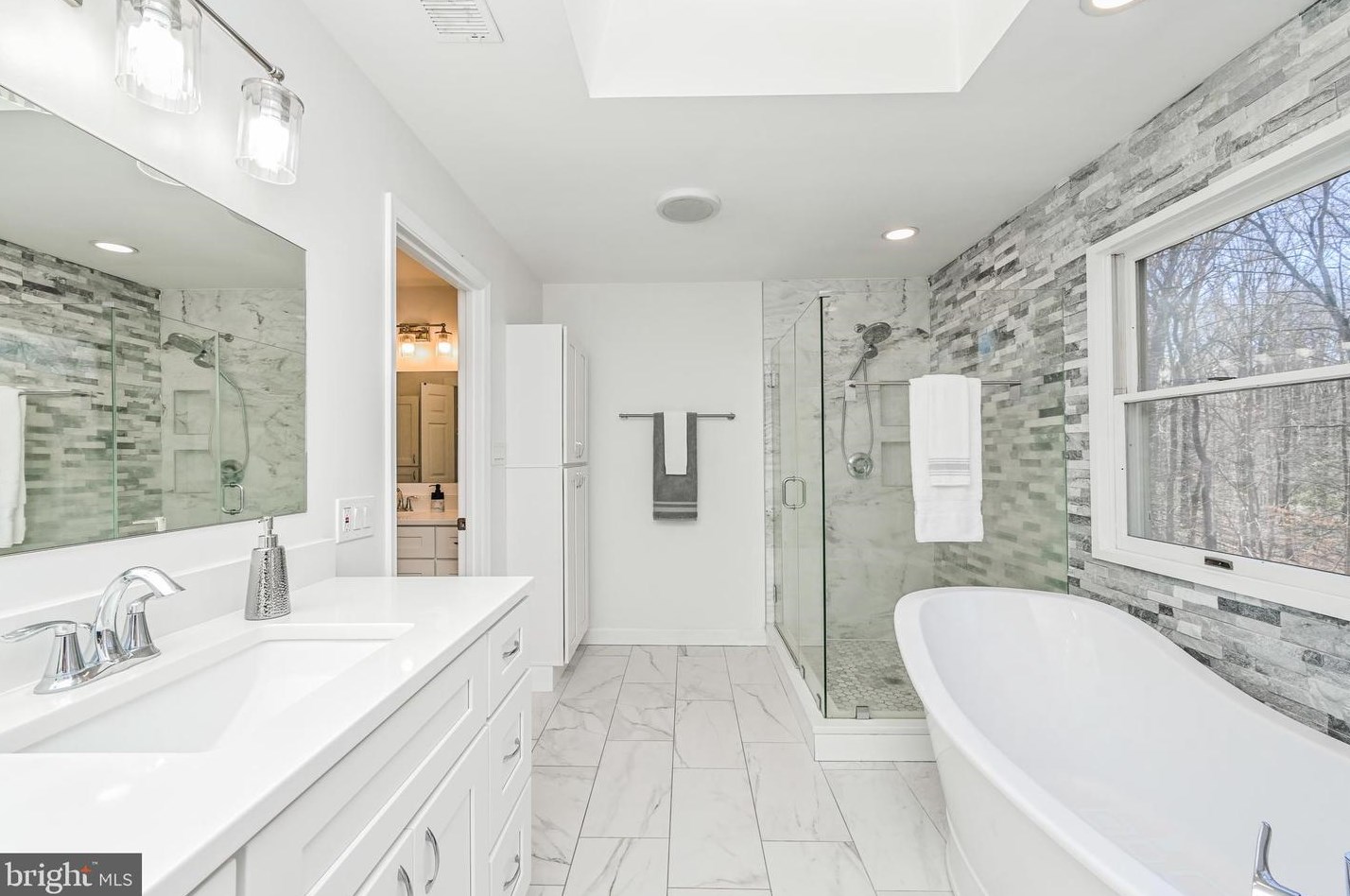 8624 Beaver Pond Ln, Fairfax VA  22039-2702 exterior