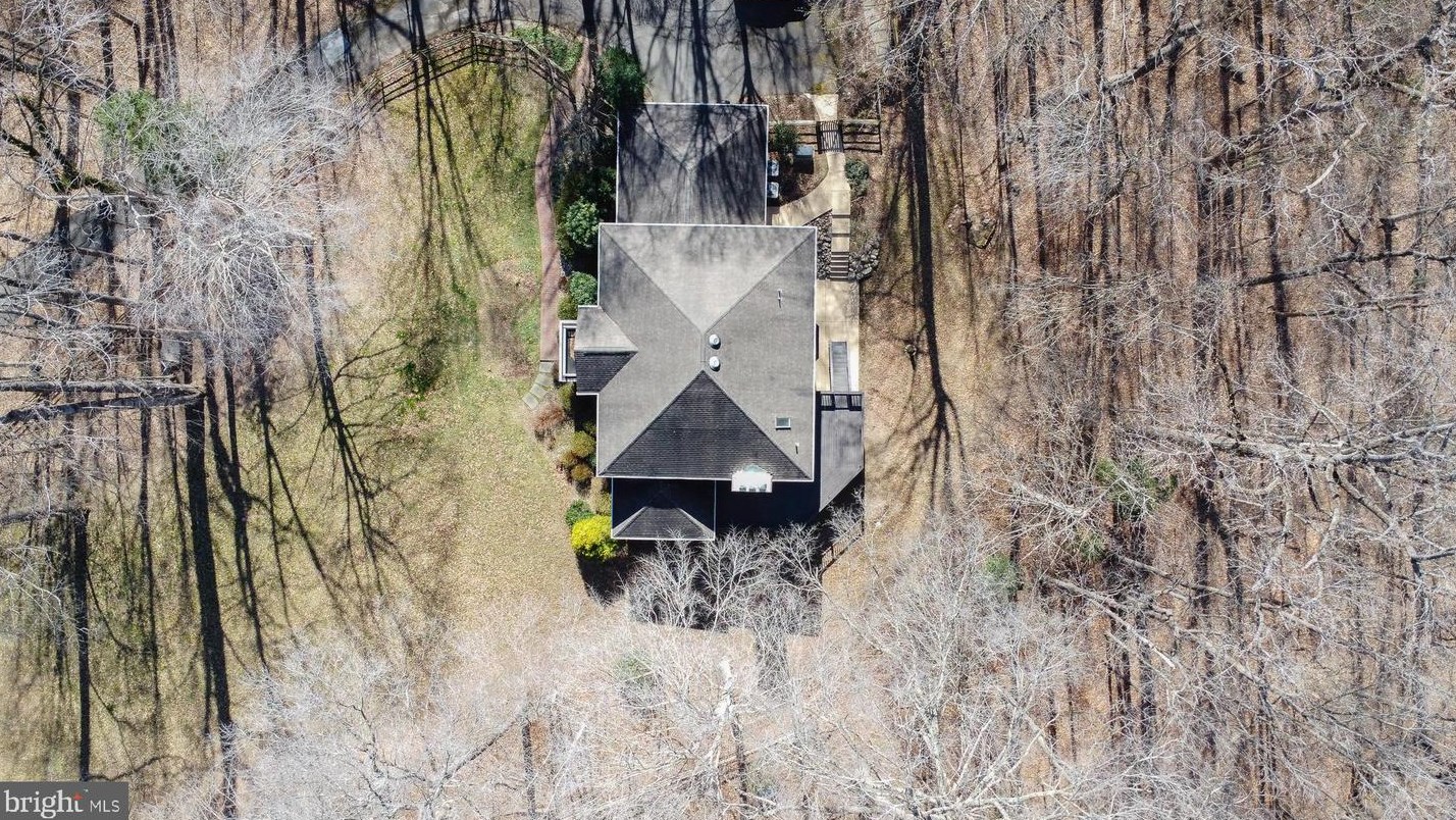 8624 Beaver Pond Ln, Fairfax VA  22039-2702 exterior