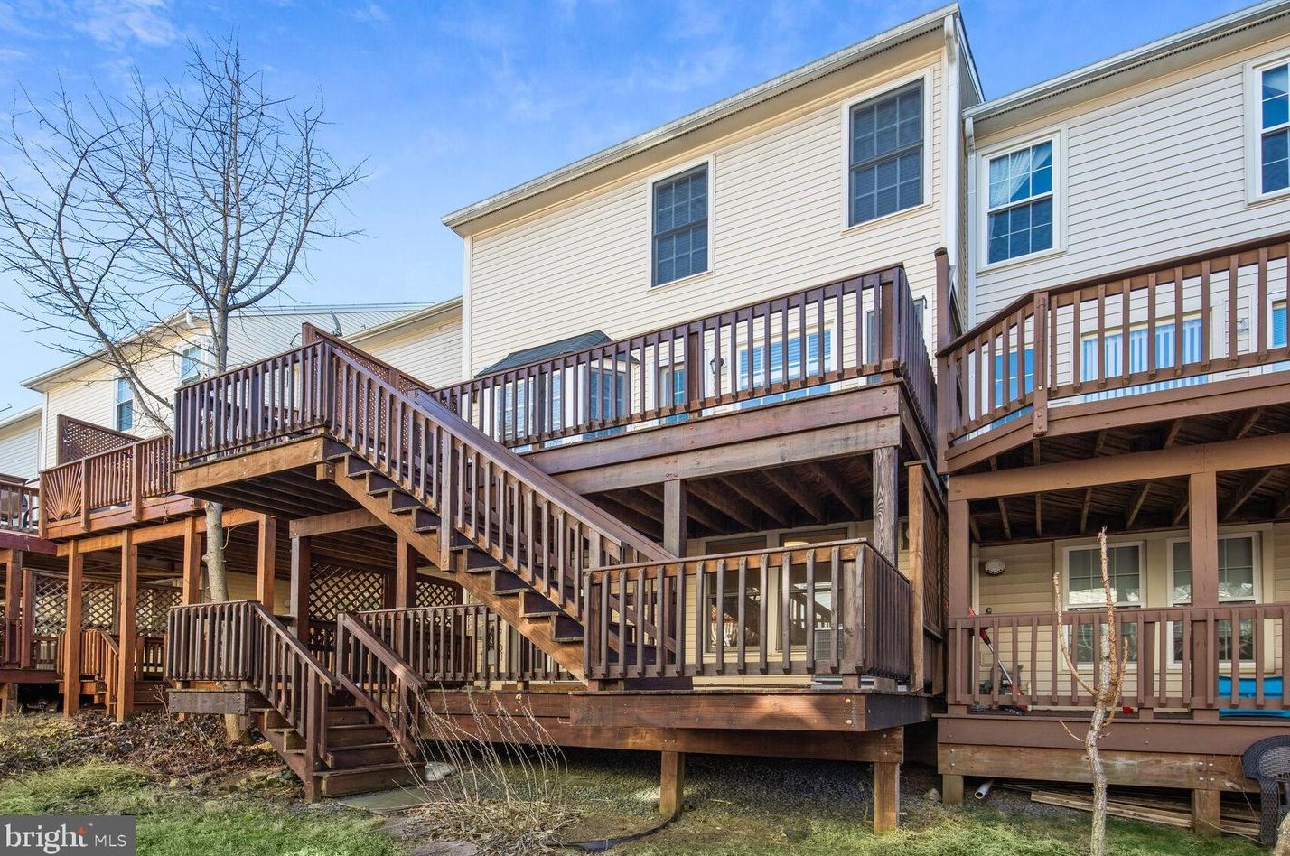 6306 Musket Ball Dr, Centreville VA  20121-2381 exterior
