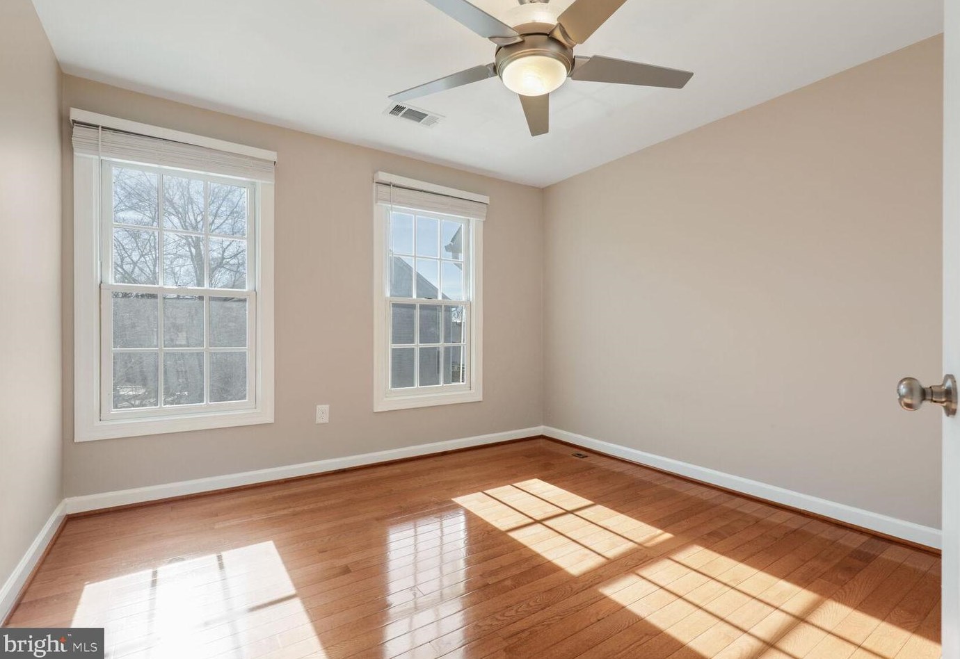 6306 Musket Ball Dr, Centreville VA  20121-2381 exterior