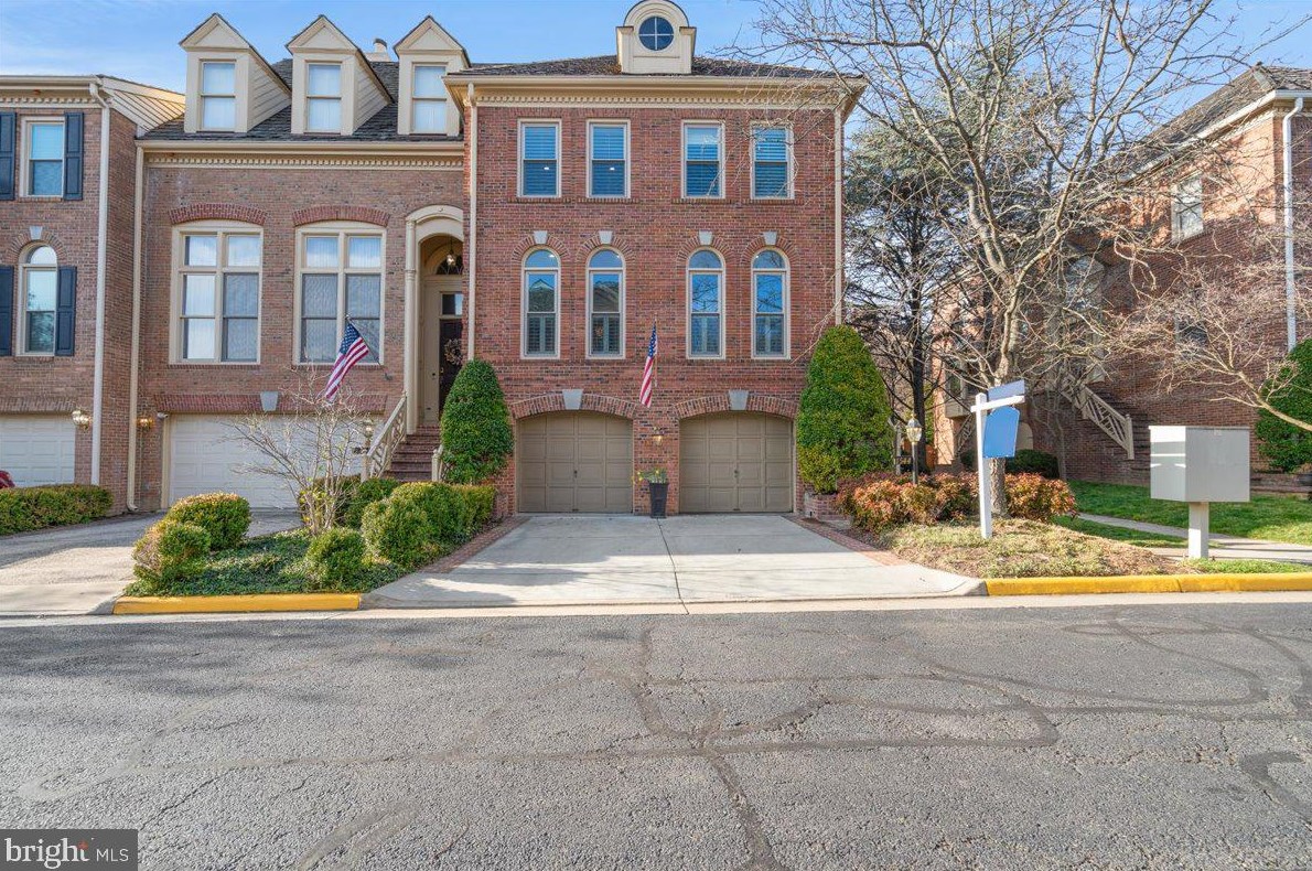 1544 Hampton Hill Cir, Mc Lean VA  22101-6021 exterior