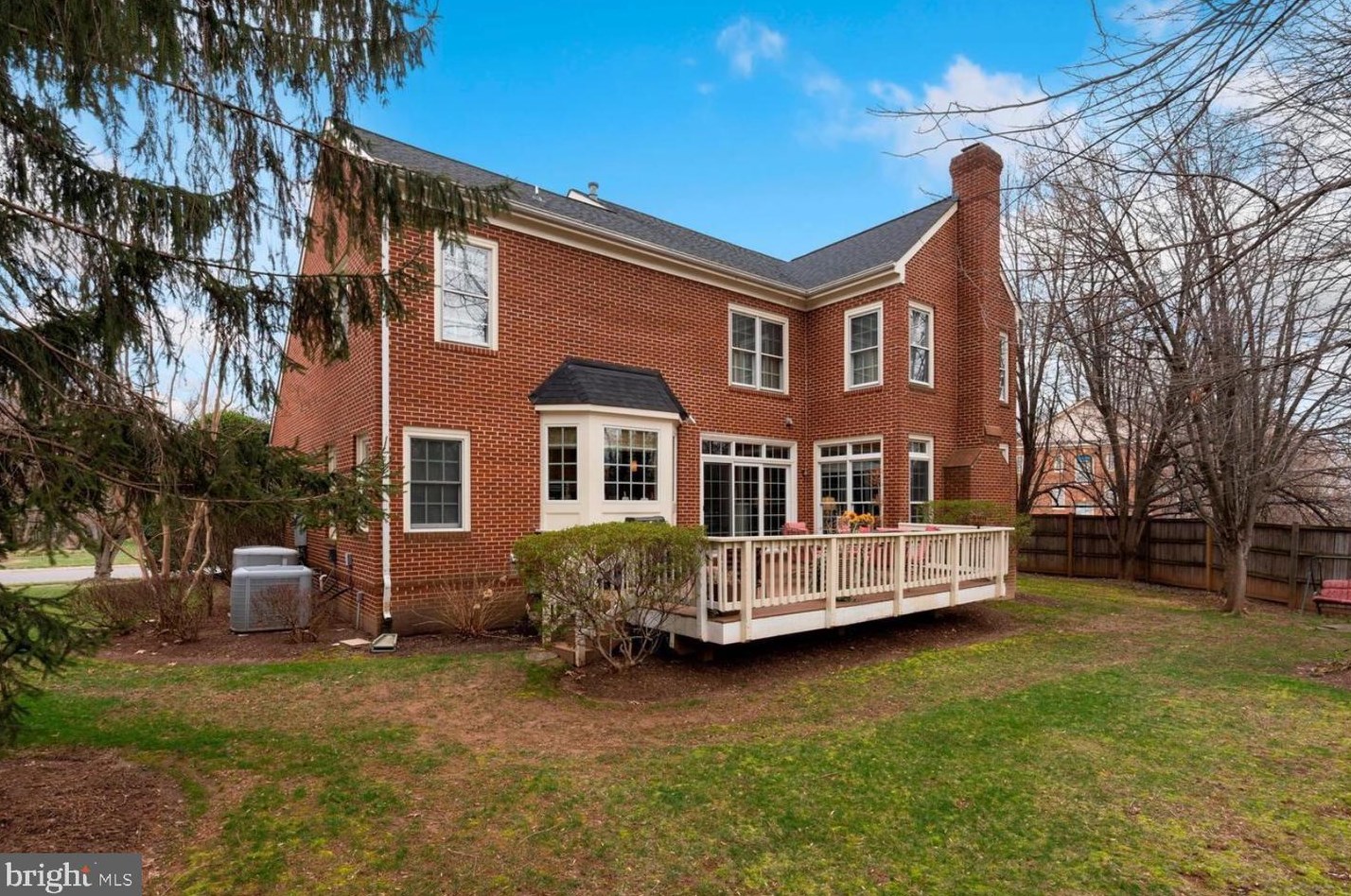 9701 Chilcott Manor Way, Vienna VA  22181-5400 exterior