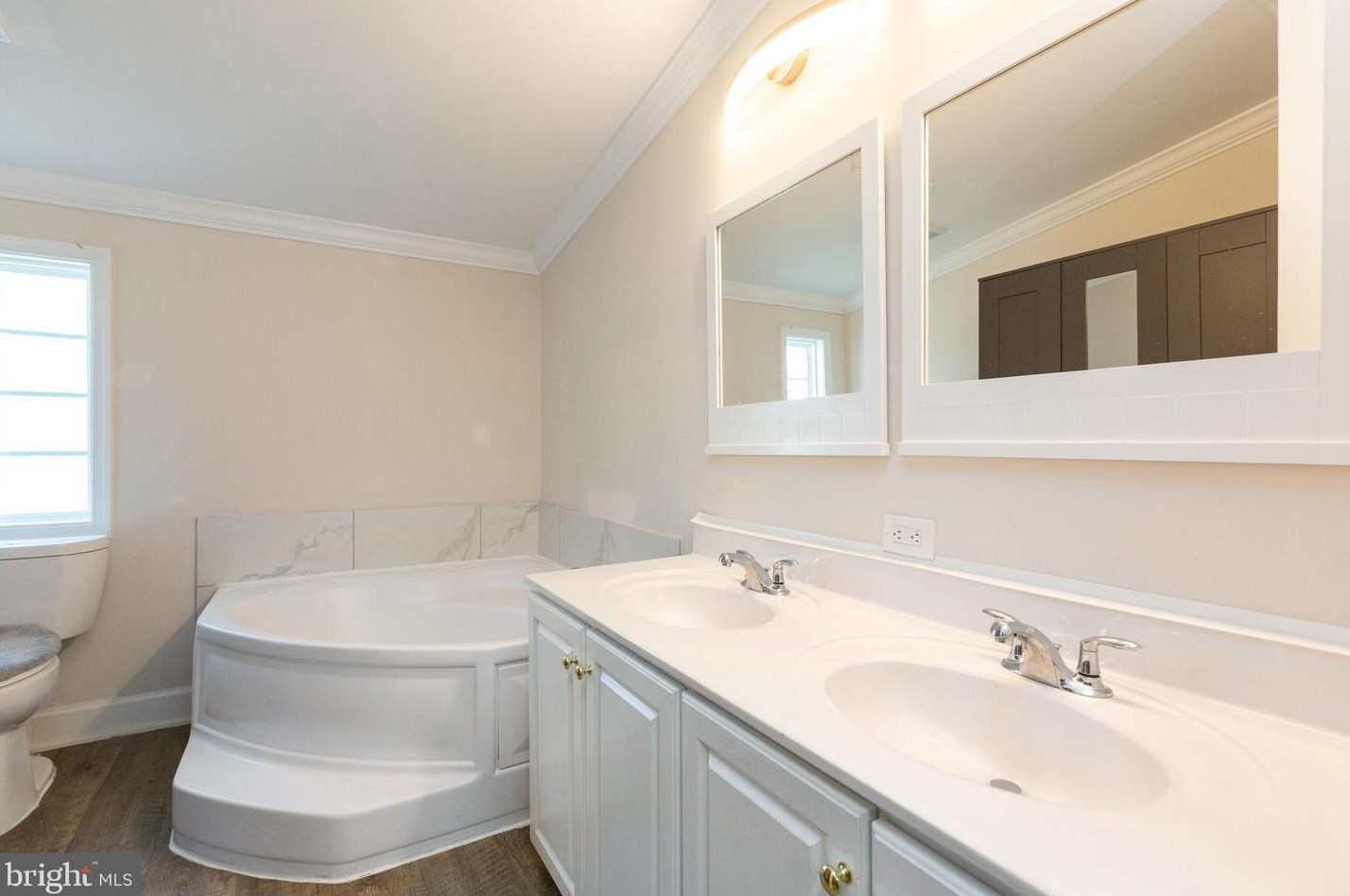 14616 National Dr, Fairfax VA  20151-3949 exterior