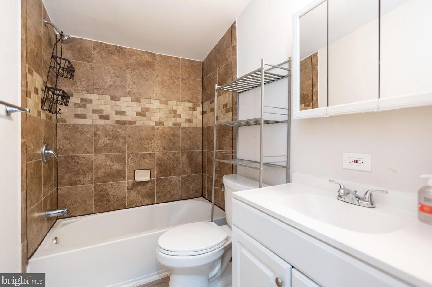 14616 National Dr, Fairfax VA  20151-3949 exterior