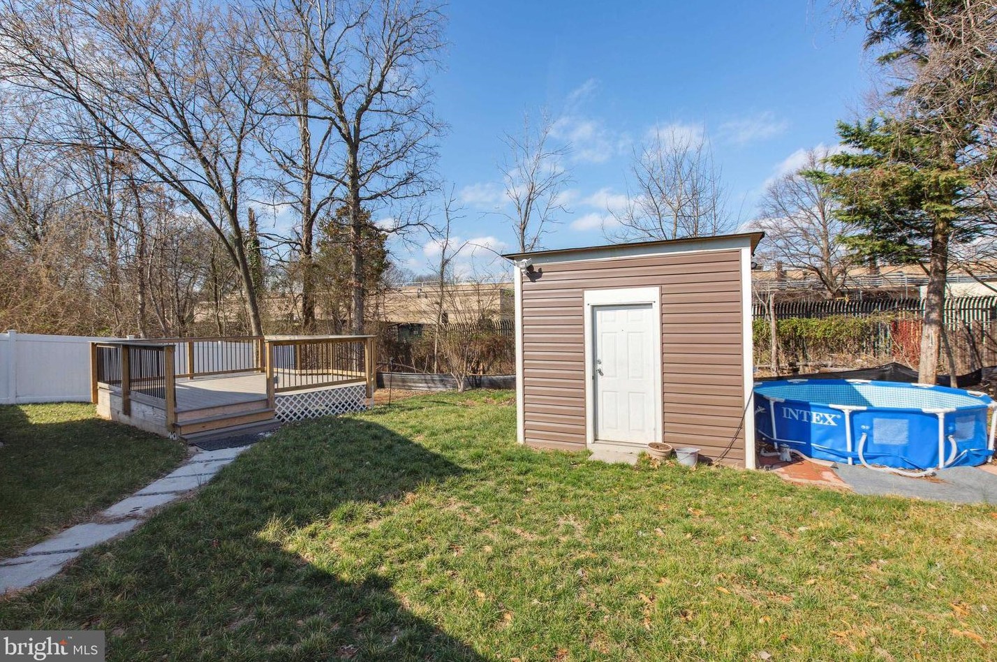 14616 National Dr, Fairfax VA  20151-3949 exterior