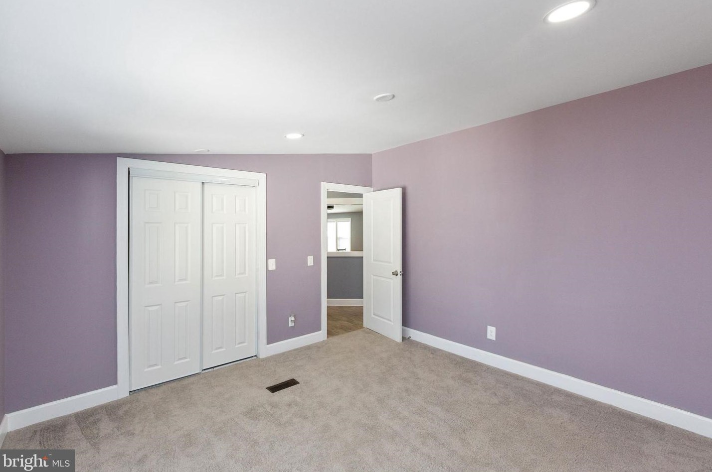 14616 National Dr, Fairfax VA  20151-3949 exterior