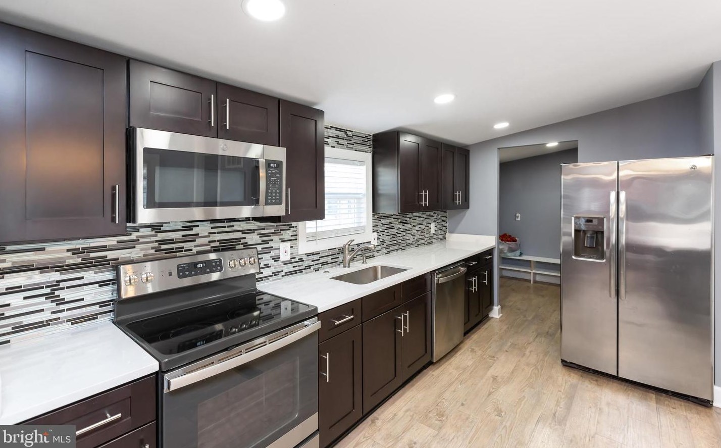 14616 National Dr, Fairfax VA  20151-3949 exterior