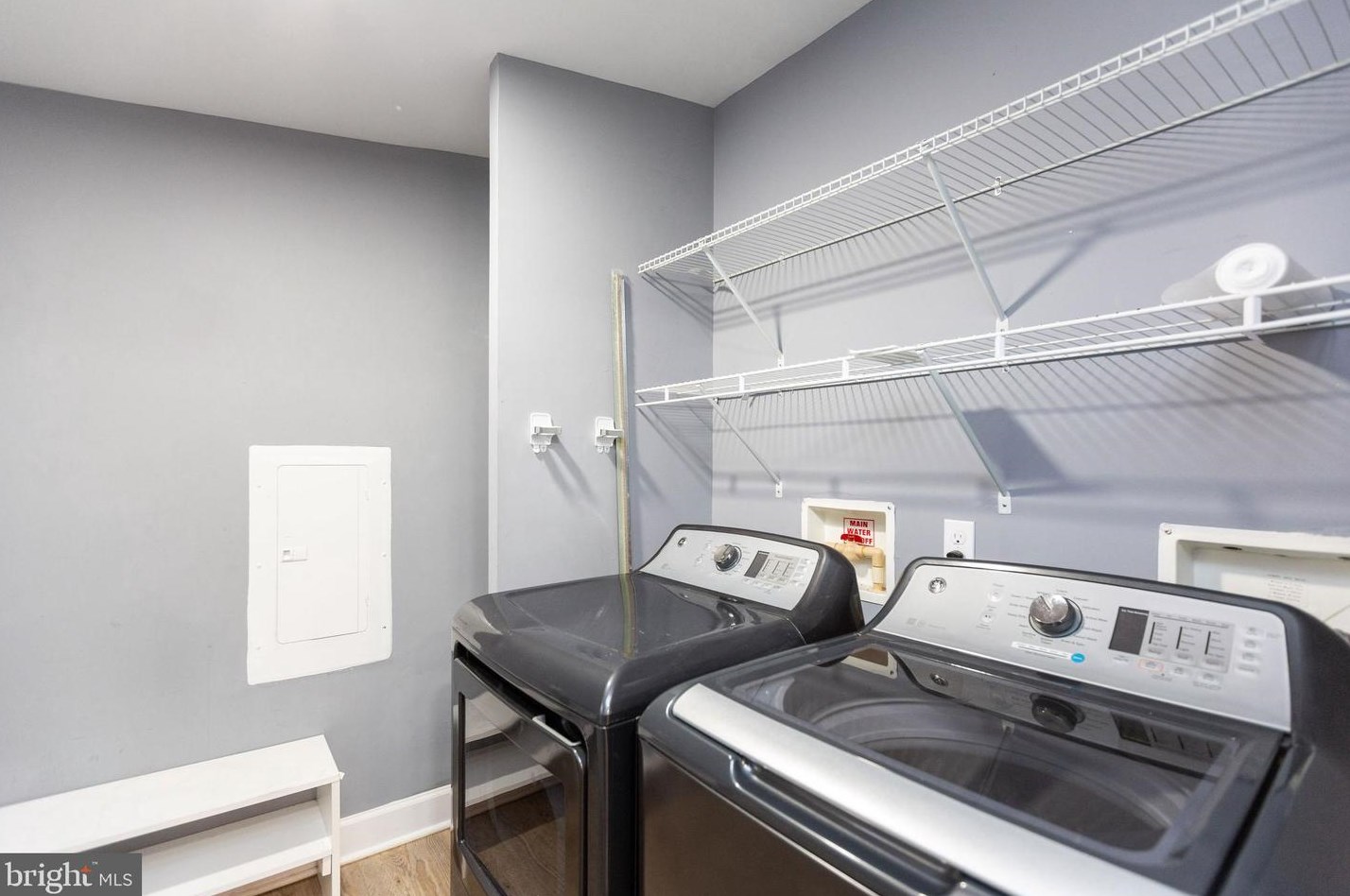 14616 National Dr, Fairfax VA  20151-3949 exterior