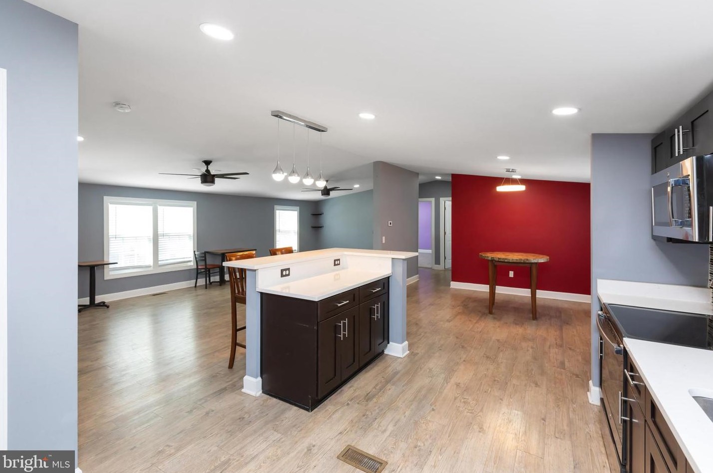 14616 National Dr, Fairfax VA  20151-3949 exterior