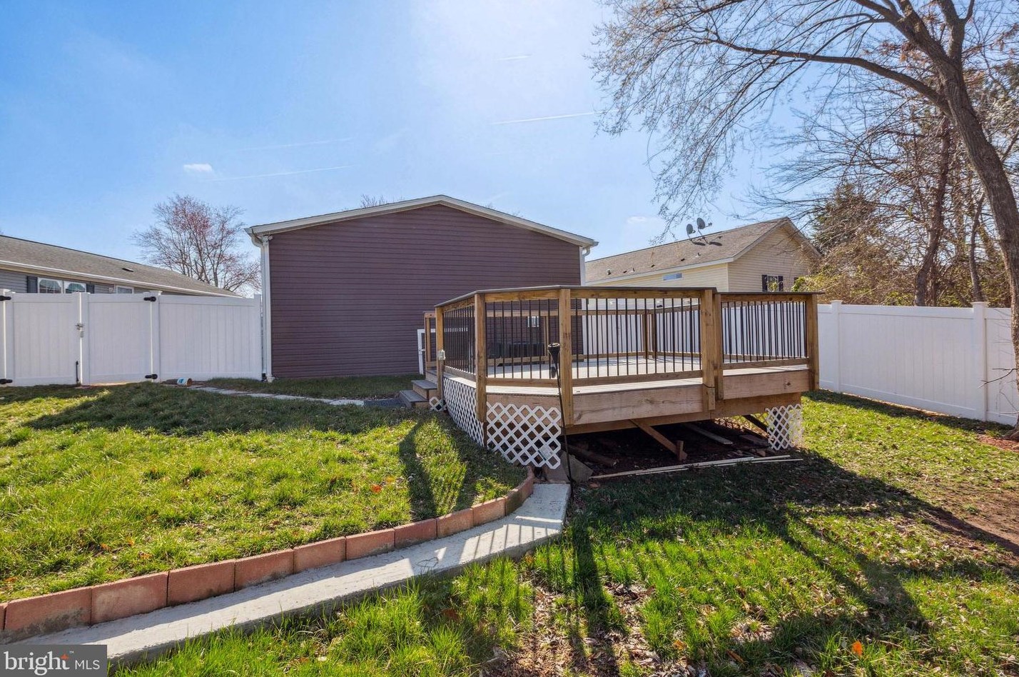 14616 National Dr, Fairfax VA  20151-3949 exterior