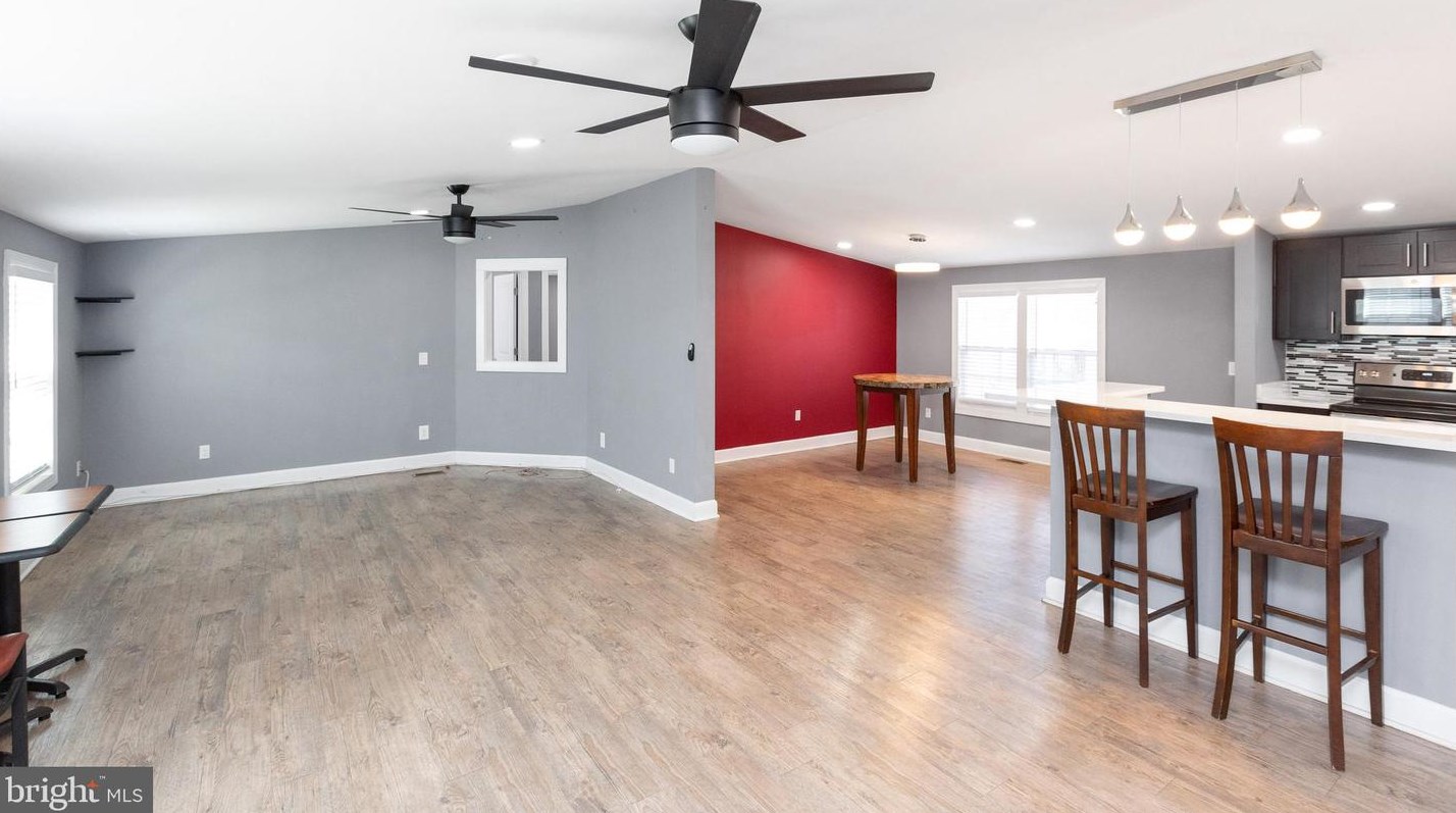 14616 National Dr, Fairfax VA  20151-3949 exterior