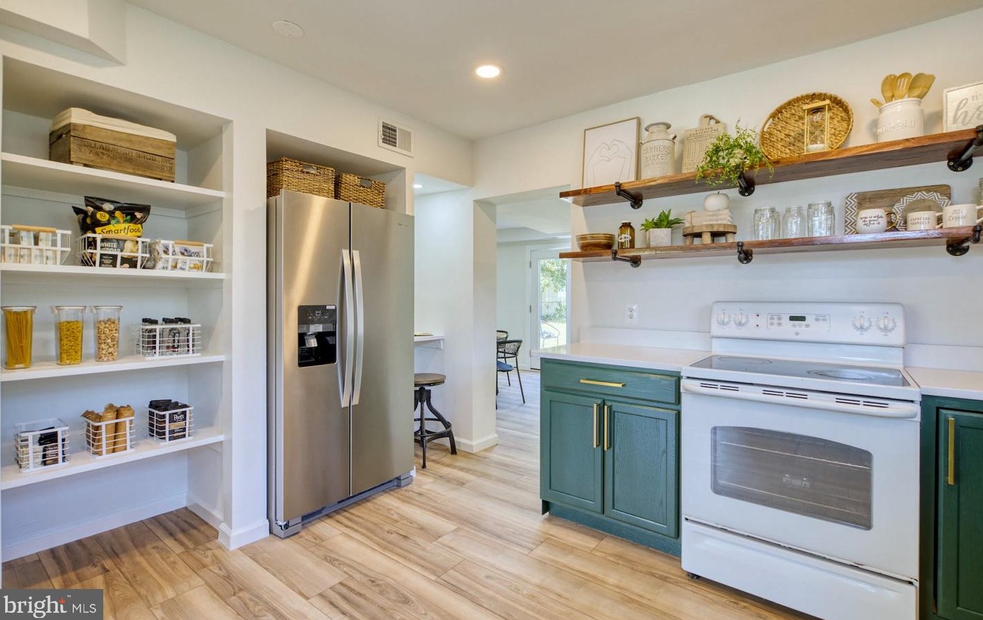 3201 Blundell Cir, Falls Church, VA 22042