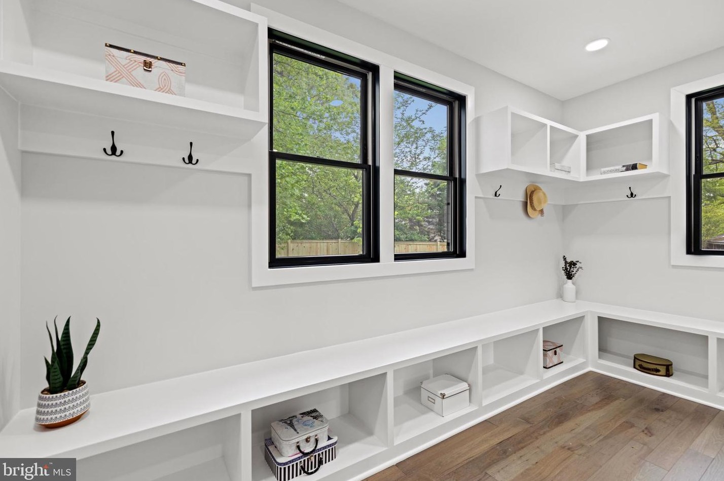 103 Yeonas Dr, Vienna VA  22180-6556 exterior