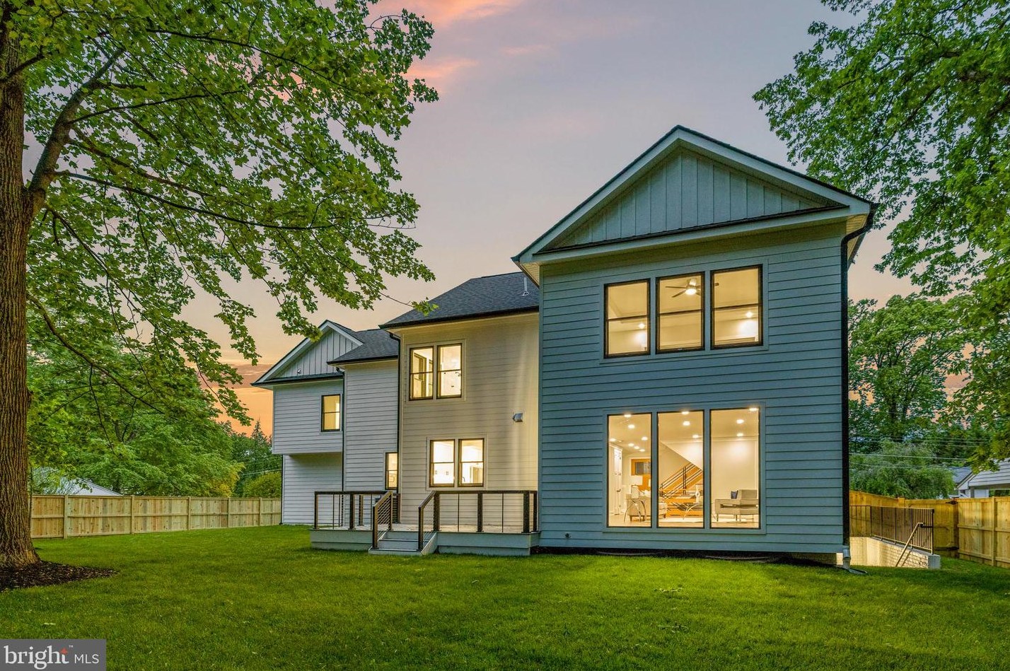 103 Yeonas Dr, Vienna VA  22180-6556 exterior