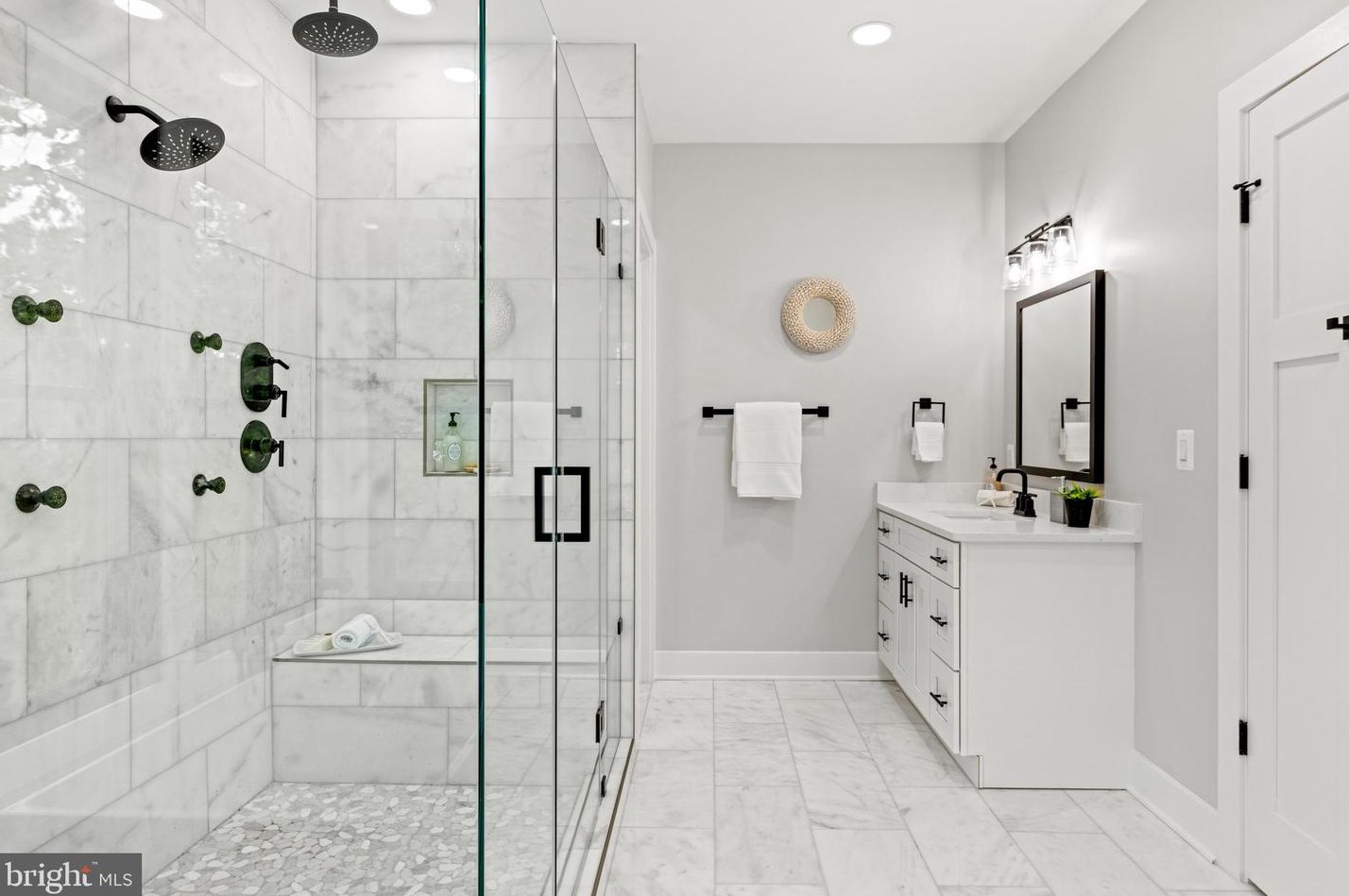 103 Yeonas Dr, Vienna VA  22180-6556 exterior