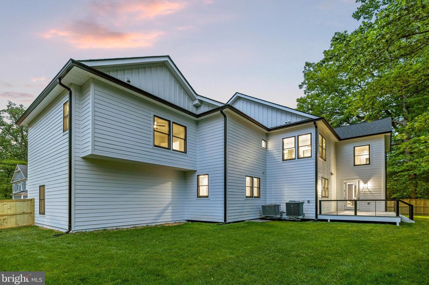 103 Yeonas Dr, Vienna VA  22180-6556 exterior