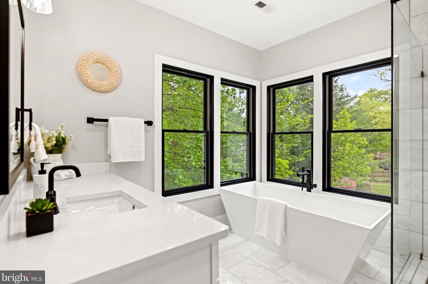 103 Yeonas Dr, Vienna VA  22180-6556 exterior