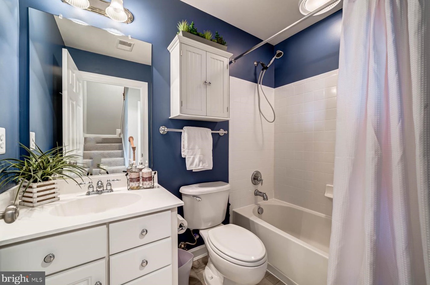 9235 Point Replete Dr, Fort Belvoir VA  22060-7450 exterior