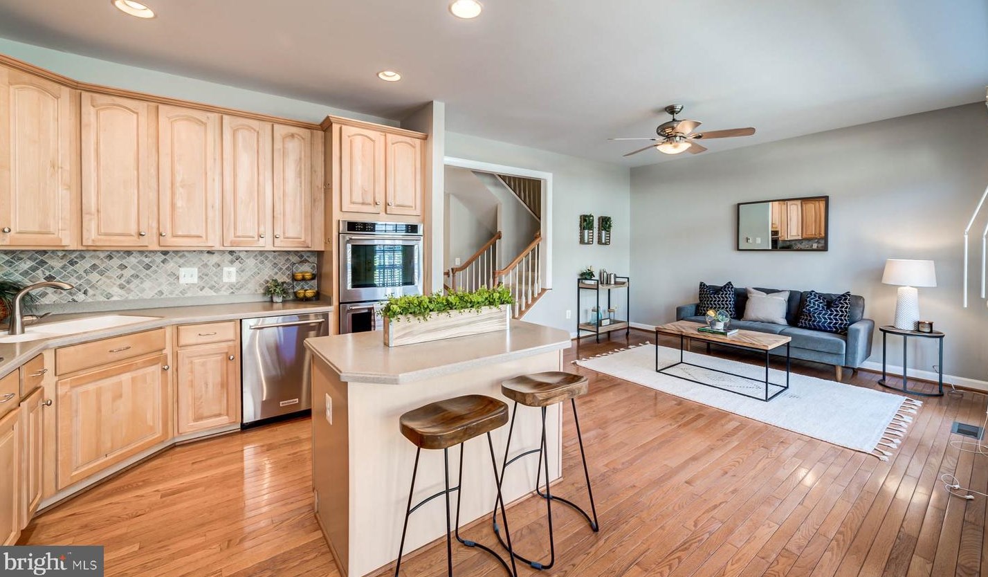 9235 Point Replete Dr, Fort Belvoir VA  22060-7450 exterior