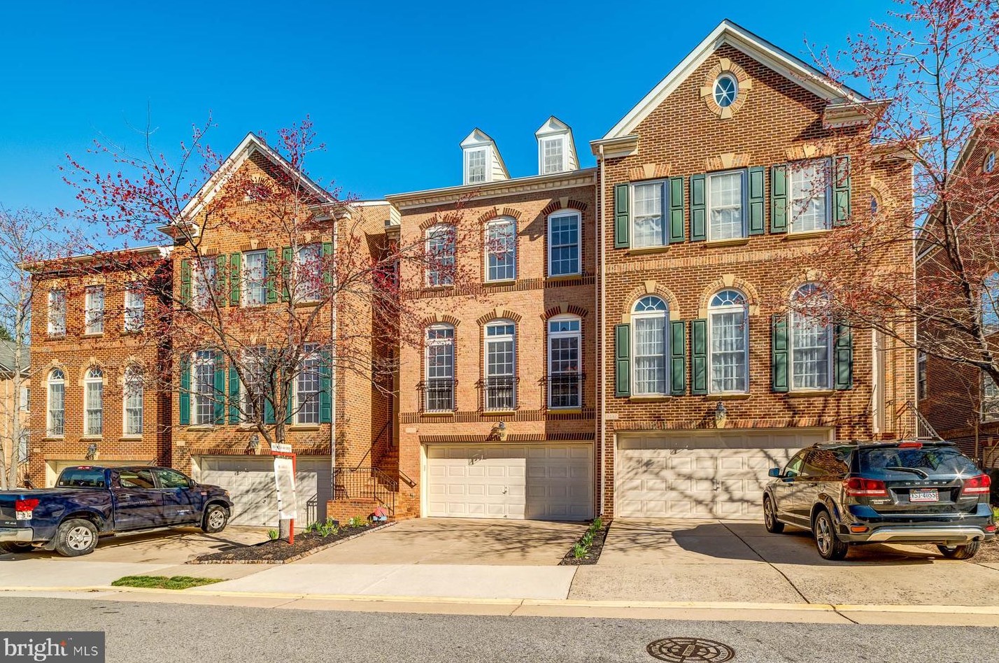 9235 Point Replete Dr, Fort Belvoir VA  22060-7450 exterior