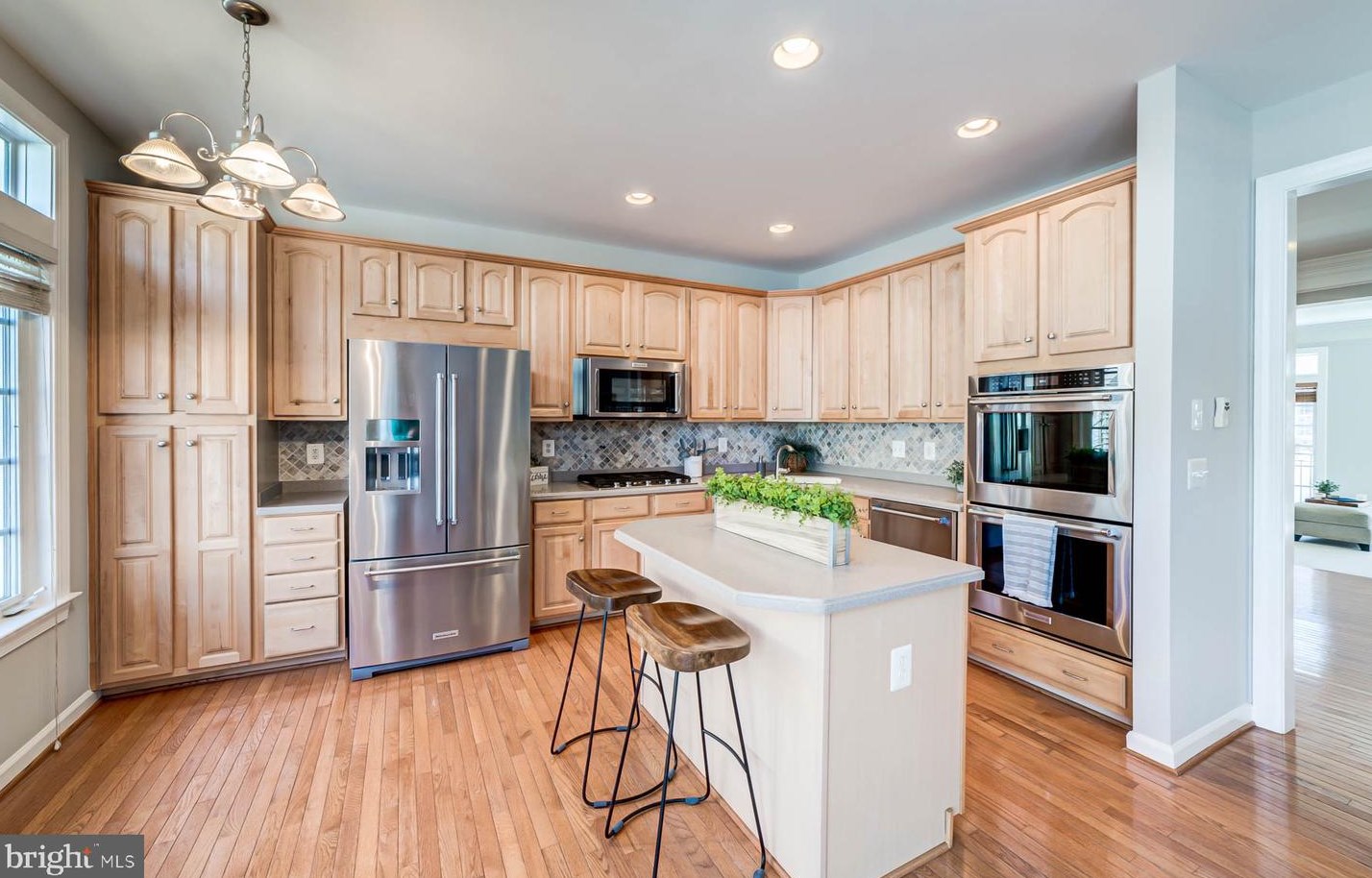 9235 Point Replete Dr, Fort Belvoir VA  22060-7450 exterior