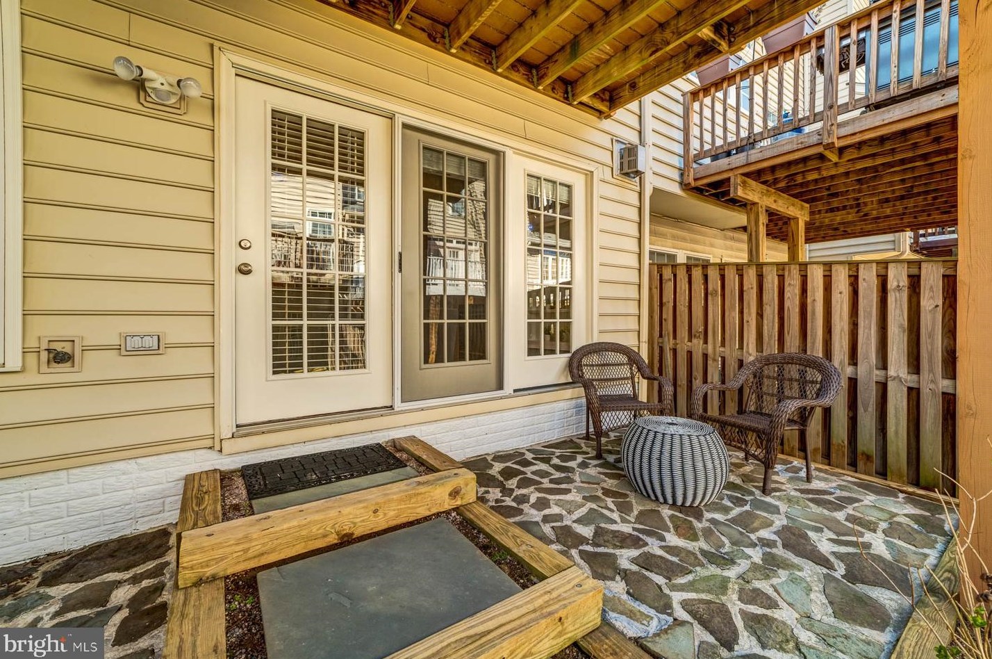 9235 Point Replete Dr, Fort Belvoir VA  22060-7450 exterior