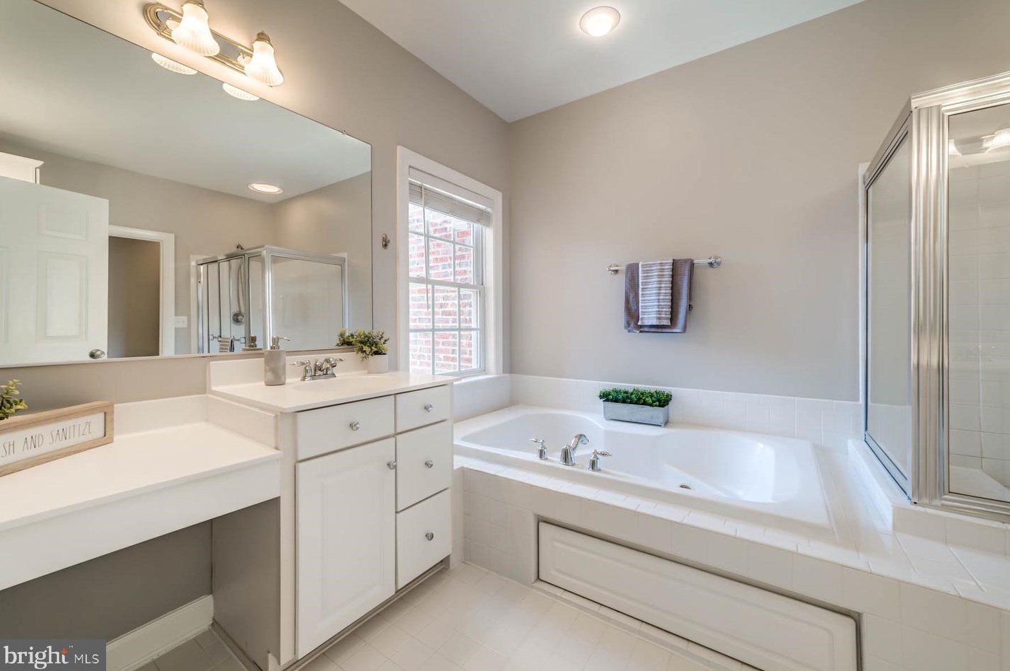 9235 Point Replete Dr, Fort Belvoir VA  22060-7450 exterior